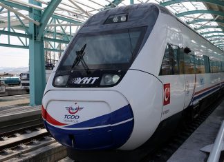 TCDD, Yüksek Hızlı Tren (YHT) bilet fiyatlarına zam yaptı.Zam oranları, yüzde 40-44 arasında değişiyor.