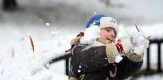İstanbul’da kar yağışı devam ediyor; kar kalınlığı bazı bölgelerde 30 santimi geçti. Yağış bugün ve yarın da sürecek.