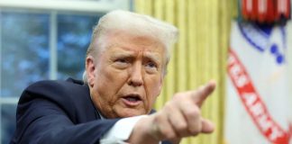 Kısa bir alıntı paylaştı; diktatörlük işareti olarak yorumlandı.