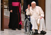 Çift taraflı zatürre teşhisi konmuştu… Vatikan: Papa’nın sağlık durumu hafif bir iyileşme gösteriyor