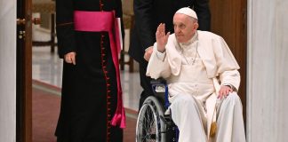 Çift taraflı zatürre teşhisi konmuştu… Vatikan: Papa’nın sağlık durumu hafif bir iyileşme gösteriyor
