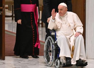 Çift taraflı zatürre teşhisi konmuştu… Vatikan: Papa’nın sağlık durumu hafif bir iyileşme gösteriyor