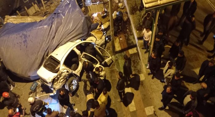 🎥Kamyon dehşeti! Şanlıurfa’da freni boşalan kamyon, çarptığı araçlarla birlikte köprüden uçtu; 3 ölü, 26 yaralı