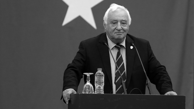 Fenerbahçe’nin eski milli futbolcusu Ogün Altıparmak hayatını kaybetti