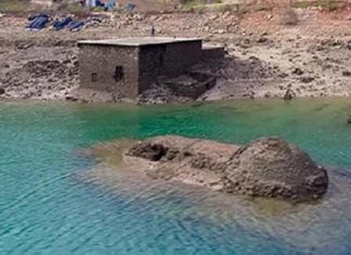 30 yıllık sır açığa çıktı. Baraj alanında kalacak olan 2 peygamber kabri, MİT operasyonuyla taşındı