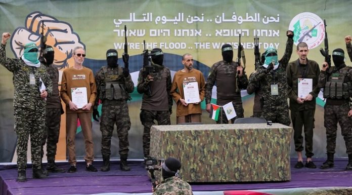 Gazze’de ateşkes risk altında. Hamas rehine takasını erteleyeceğini açıkladı.