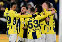Fenerbahçe işi ilk yarıda bitirdi, puan farkını dörde düşürdü