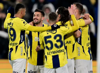 Fenerbahçe işi ilk yarıda bitirdi, puan farkını dörde düşürdü