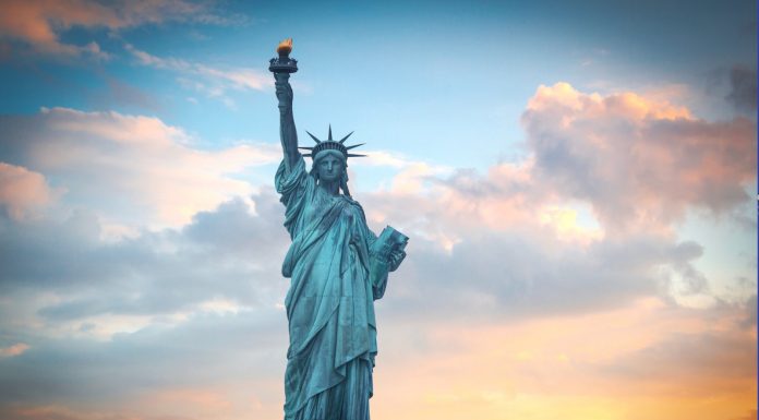 “Özgürlüğün simgesi heykeli Fransa’ya geri verin”