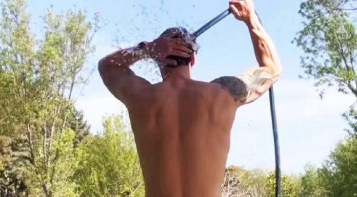 İstanbul’u terk etmişti. Ünlü oyuncu yeni hayatını paylaştı:”Burada havuz yok, neden mi? Çünkü hortum var!”