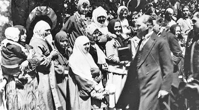 Dünya Emekçi Kadınlar Günü; 8 Mart, insan hakları temelinde kadınların siyasi ve sosyal bilinç kazanımı için mücadeleyi temsil ediyor