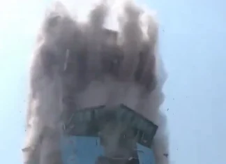 🎥Bir kıta sarsıldı! Myanmar’da 7.7 büyüklüğünde deprem meydana geldi. Deprem Asya kıtasının birçok noktasında hissedildi.