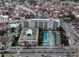 İstanbul’da Saraçhane’ye çıkan birçok yol trafiğe kapatıldı.