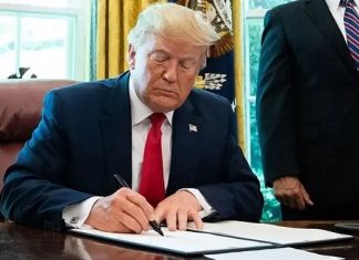 Kapatıyorum dedi, kapattı. Trump, Eğitim Bakanlığı’nın kapatılma kararnamesini imzaladı