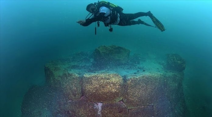 Van Gölü’nün derinliklerinde yeni keşif: Antik yapılar ve burç kalıntıları bulundu