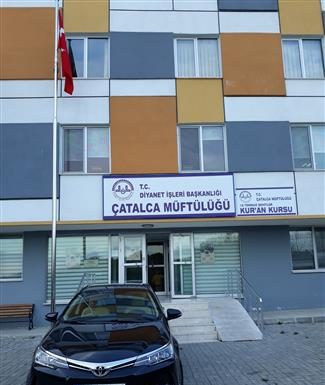 Çatalca Belediyesi, Çatalca Müftülüğü binasının bulunduğu Nar Sokağı’nın adını “Volkan Konak Sokağı” olarak değiştirdi