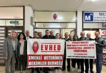 Emekli veterinerlerin ‘Hak Arama’ sloganıyla Çanakkale’den Ankara’ya yürürüyüşü başladı.