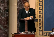 Trump protestosu rekor getirdi. Senatör, kürsüde 25 saat konuştu