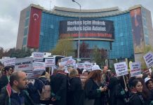 Türkiye Barolar Birliği öncülüğünde baro başkanları ve avukatlar, Ankara’da “Savunmanın Bağımsızlığı, Hukuka Saygı” temasıyla Anıtpark’a yürüdü.