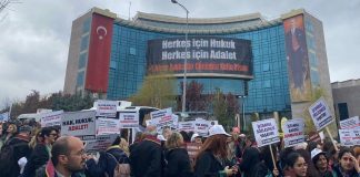 Türkiye Barolar Birliği öncülüğünde baro başkanları ve avukatlar, Ankara’da “Savunmanın Bağımsızlığı, Hukuka Saygı” temasıyla Anıtpark’a yürüdü.