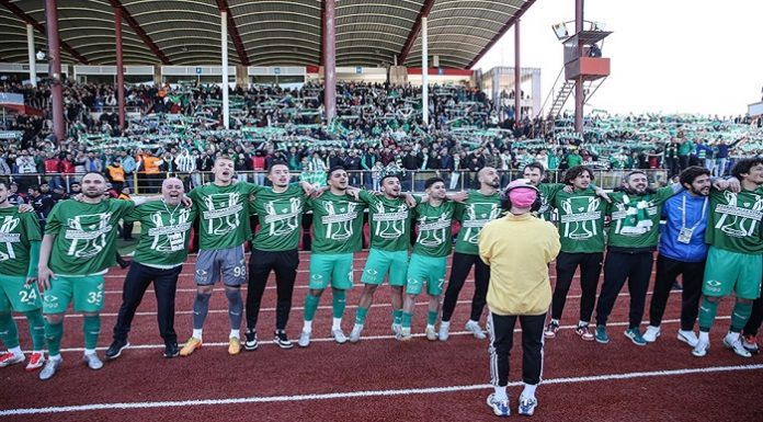 Süper Lig şampiyonluğu sonrasında 3. Lig’e kadar düşmüştü. Şampiyon olan Bursaspor, 2. Lig’de