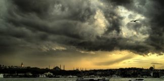 Meteoroloji ve Valilik İstanbul için yarın ve salı günü fırtına uyarısında bulundu!