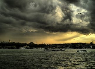 Meteoroloji ve Valilik İstanbul için yarın ve salı günü fırtına uyarısında bulundu!