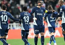 Sivas’tan 3 puanla dönen Fenerbahçe, zirve takibini sürdürdü