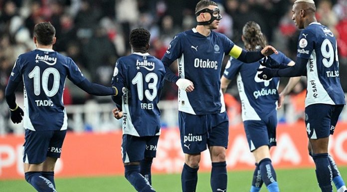 Sivas’tan 3 puanla dönen Fenerbahçe, zirve takibini sürdürdü