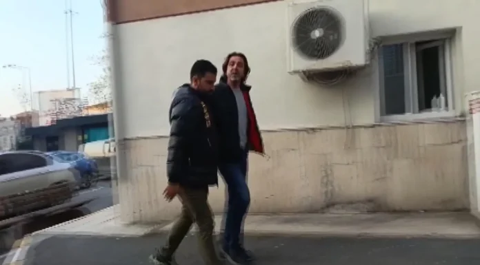 Gazeteciler Murat Ağırel ve Timur Soykan gözaltına alındı. Evlerinde arama yapıldı.