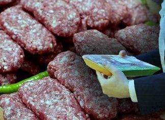 Bir çok markette satılıyor, köfte diye tüketiyorduk. İçinden neler çıktı neler…