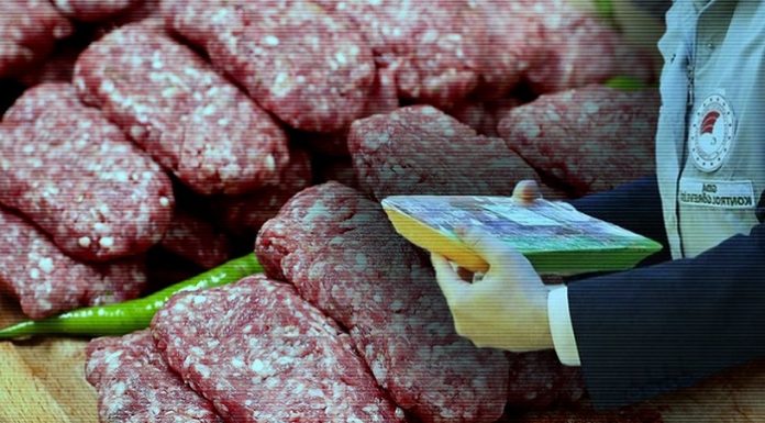 Bir çok markette satılıyor, köfte diye tüketiyorduk. İçinden neler çıktı neler…
