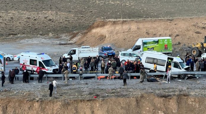 Van’da katliam gibi kaza! 7 ölü, 12 yaralı.