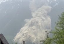 📽️ Buzul heyelanı bir köyü yuttu.