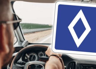 Yeni trafik levhası ‘beyaz elmas’ tanıtıldı