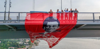 🎥Savcılık yasaklamıştı. CHP’li vekillerden köprüde eylem. 15 Temmuz Şehitler Köprüsü’ne ‘Free İmamoğlu’ pankartı astılar!
