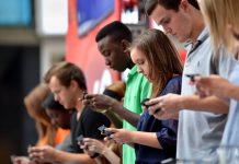 Kaygı ve depresyon yaşayan gençler sosyal medyada daha fazla zaman geçiriyor