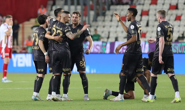 Trabzonspor sezonun son maçında Antalya’dan 3 puanla dönüyor