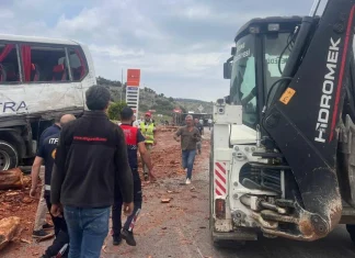 Çanakkale’de zincirleme kaza :4 kişi hayatını kaybetti. Yaralılar var.