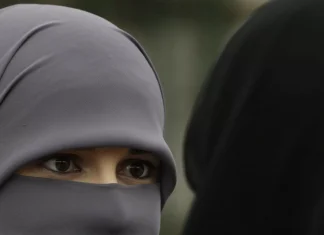 Kazakistan’da insanların yüzlerini gizleyen giysiler yasaklandı