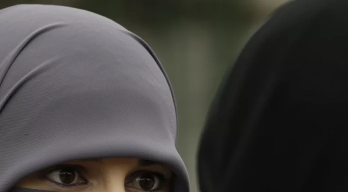 Kazakistan’da insanların yüzlerini gizleyen giysiler yasaklandı