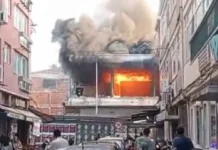 Kadıköy’de Rexx sineması yanıyor!