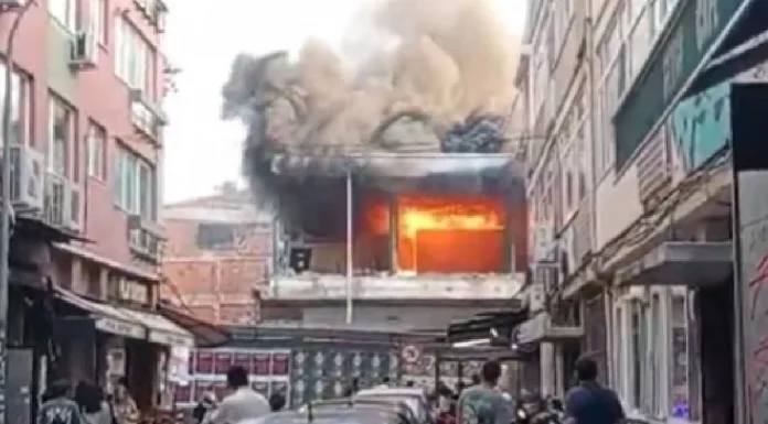 Kadıköy’de Rexx sineması yanıyor!