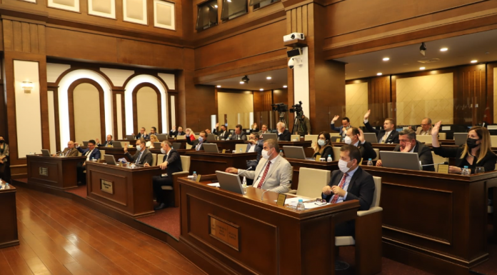 İstanbul’da bazı belediyeler başkanlarını seçiyor .Bu belediye meclislerinde üye dağılımı nasıl?