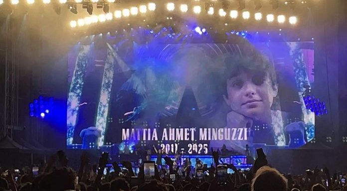 🎥Guns N’ Roses’in İstanbul konserinde Ahmet Minguzzi unutulmadı