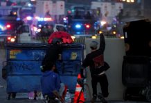 Yasa dışı göçmenlere yönelik baskı ve baskınlar Los Angeles’ı karıştırdı. Başkan Trump, Ulusal Muhafızlar’ı göreve çağırdı.