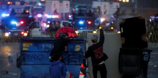 Yasa dışı göçmenlere yönelik baskı ve baskınlar Los Angeles’ı karıştırdı. Başkan Trump, Ulusal Muhafızlar’ı göreve çağırdı.