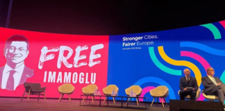 🎥Portekiz’deki Eurocities sahnesinde Free İmamoğlu görseli yansıtıldı