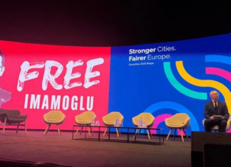 🎥Portekiz’deki Eurocities sahnesinde Free İmamoğlu görseli yansıtıldı
