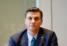 Manisa Büyükşehir Belediye Başkanı Ferdi Zeyrek hastaneye kaldırıldı. Durumu ağır.